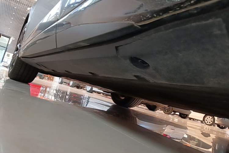 Used XPeng G6 2023 755 Ultra-Long Range Max Left Side Sill
