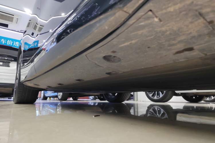 Used XPeng G6 2023 580 Long-Range Pro Right Side Sill