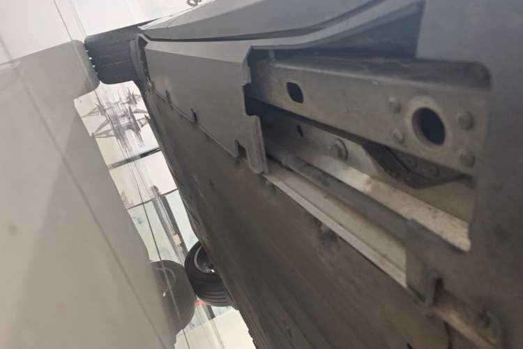 Used XPeng G6 2023 580 Long-Range Pro Right Side Sill