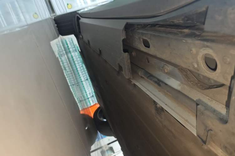 Used XPeng G6 2023 580 Long-Range Pro Right Side Sill
