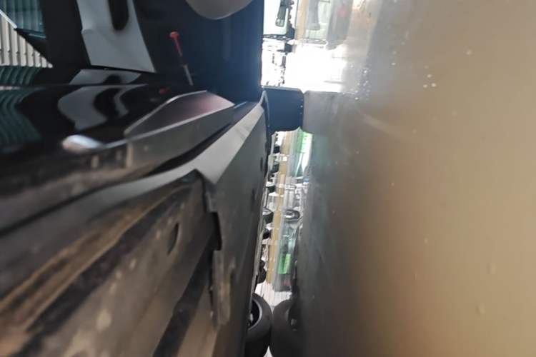 Used XPeng G6 2023 580 Long-Range Pro Right Side Sill