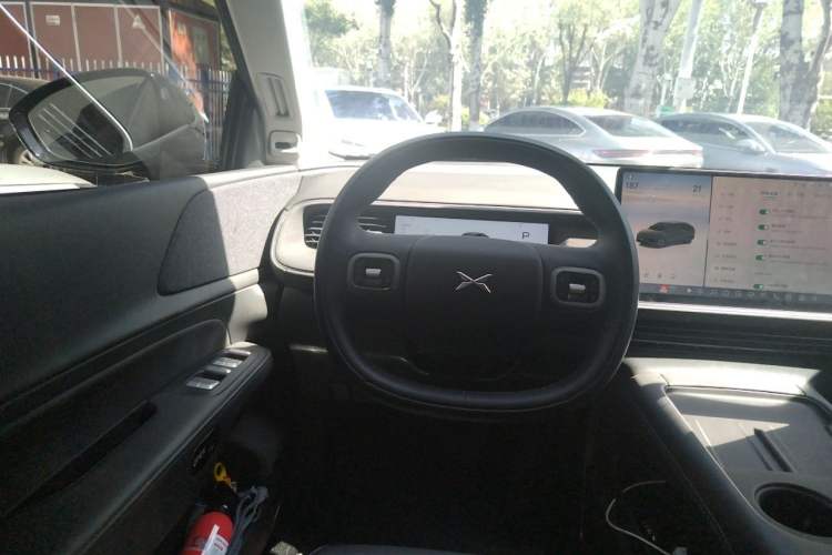 Used XPeng G6 2023 580 Long-Range Max Steering Wheel