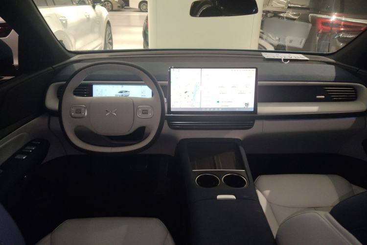 Used XPeng G6 2023 755 Ultra-Long Range Max Center Console