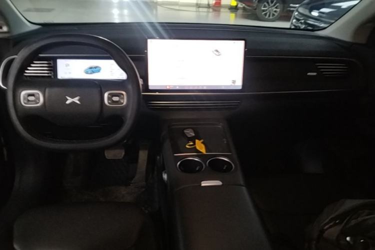 Used XPeng G6 2023 755 Ultra-Long Range Pro Center Console
