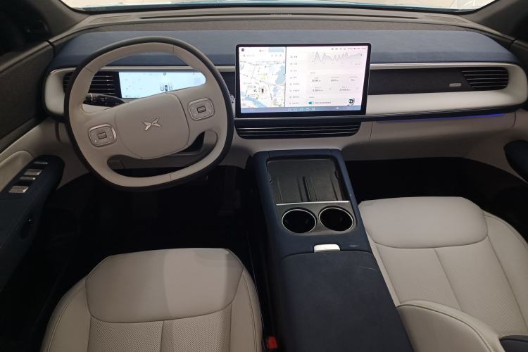 Used XPeng G6 2023 755 Ultra-Long Range Max Center Console
