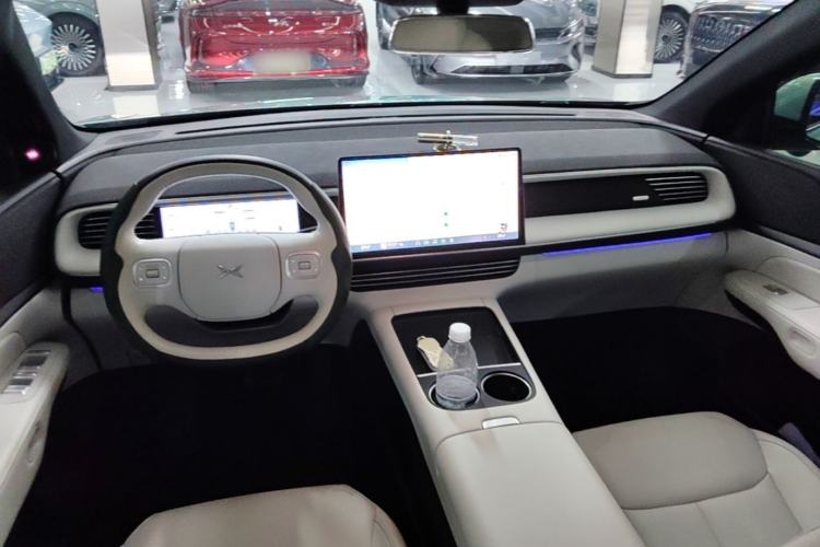 Used XPeng G6 2023 755 Ultra-Long Range Max Center Console