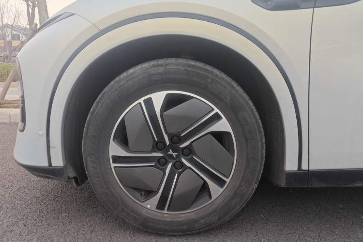 Used XPeng G6 2023 580 Long-Range Pro Exterior 2