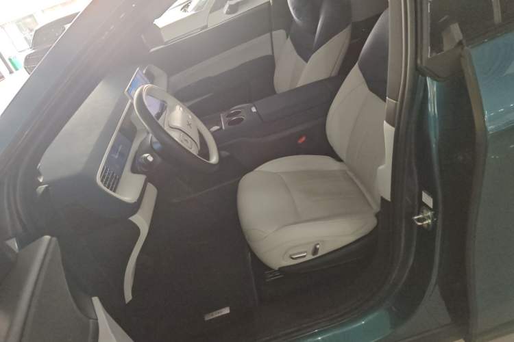 Used XPeng G6 2023 755 Ultra-Long Range Max Left Front Seat