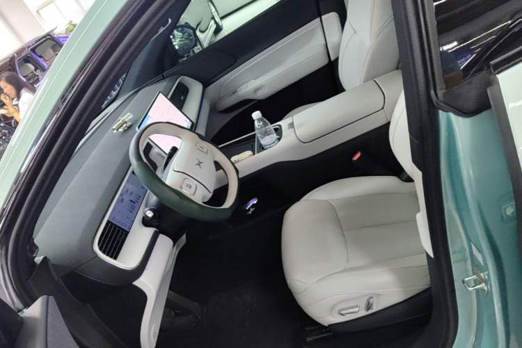 Used XPeng G6 2023 755 Ultra-Long Range Max Left Front Seat