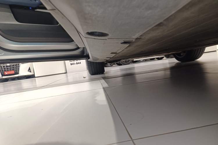 Used XPeng G6 2023 755 Ultra-Long Range Max Left Side Sill