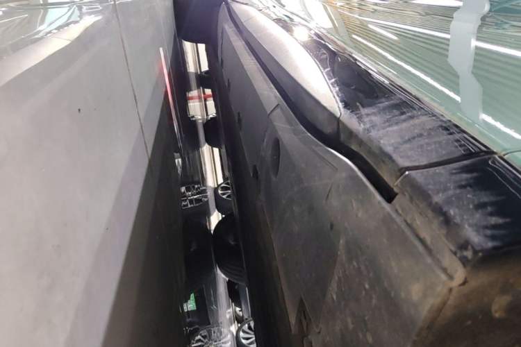 Used XPeng G6 2023 755 Ultra-Long Range Max Right Side Sill