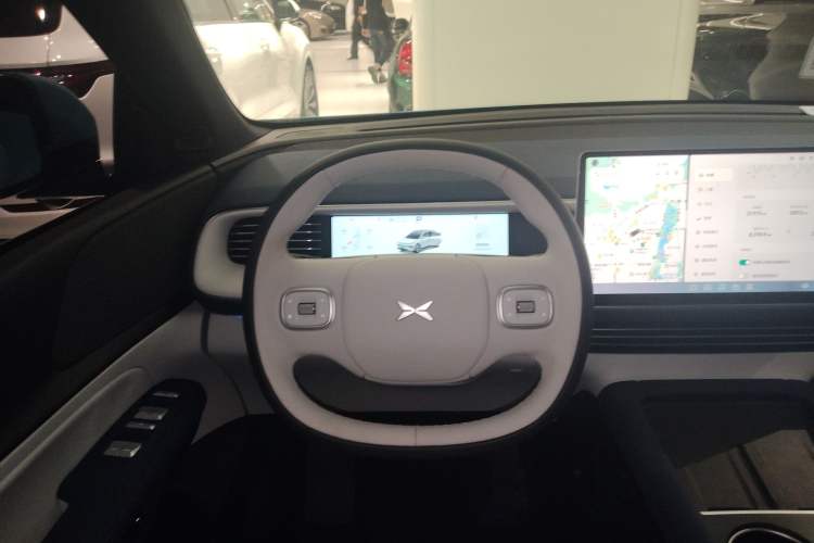 Used XPeng G6 2023 755 Ultra-Long Range Max Steering Wheel