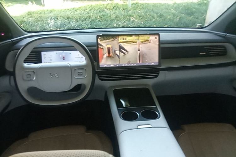 Used XPeng G6 2023 755 Ultra-Long Range Max Center Console