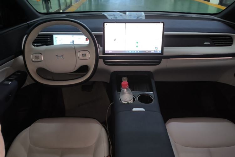 Used XPeng G6 2023 580 Long-Range Max Center Console