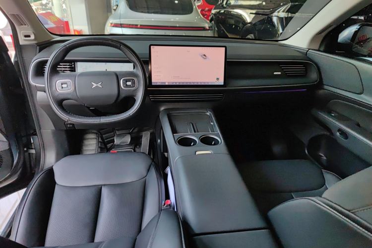 Used XPeng G6 2023 580 Long-Range Max Center Console