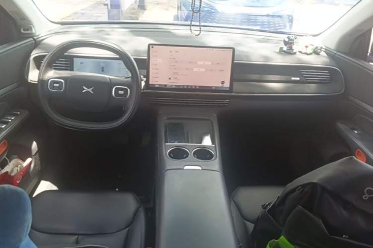 Used XPeng G6 2023 580 Long-Range Pro Center Console