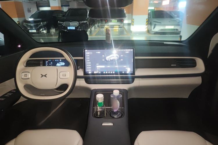 Used XPeng G6 2023 755 Ultra-Long Range Max Center Console