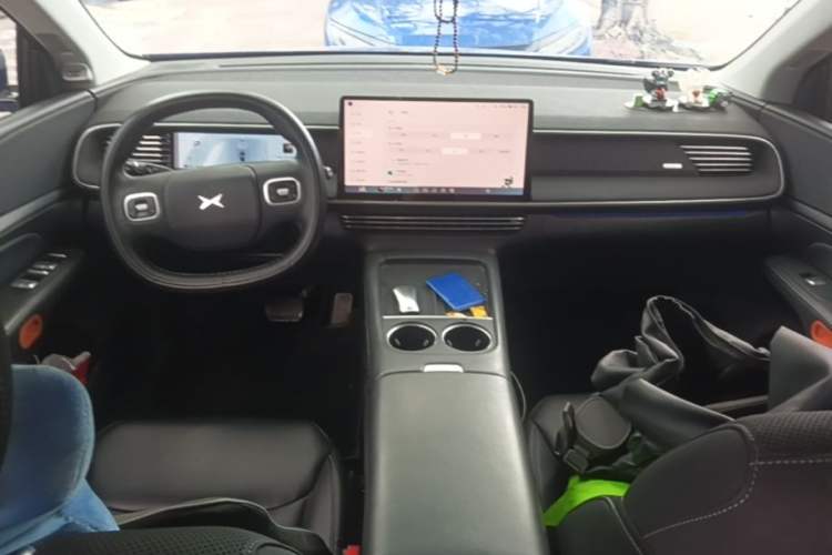 Used XPeng G6 2023 580 Long-Range Pro Center Console