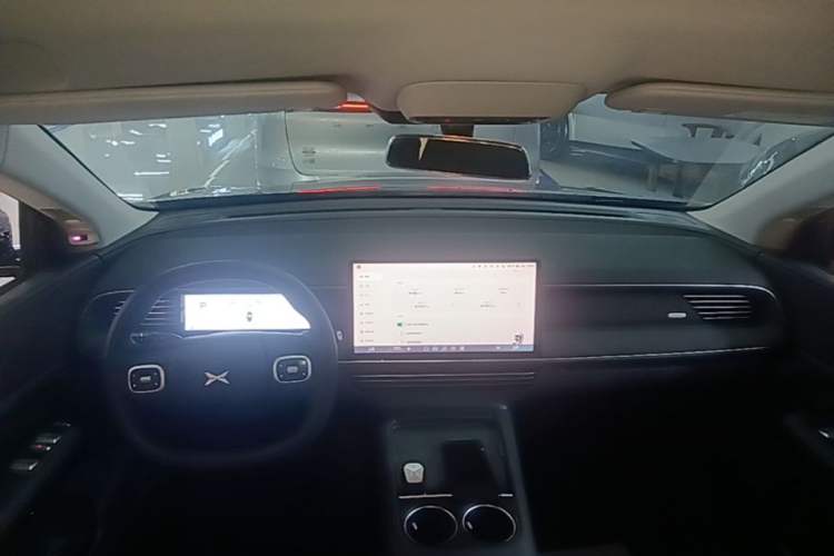 Used XPeng G6 2023 755 Ultra-Long Range Pro Center Console