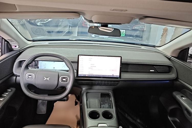 Used XPeng G6 2023 580 Long-Range Max Center Console