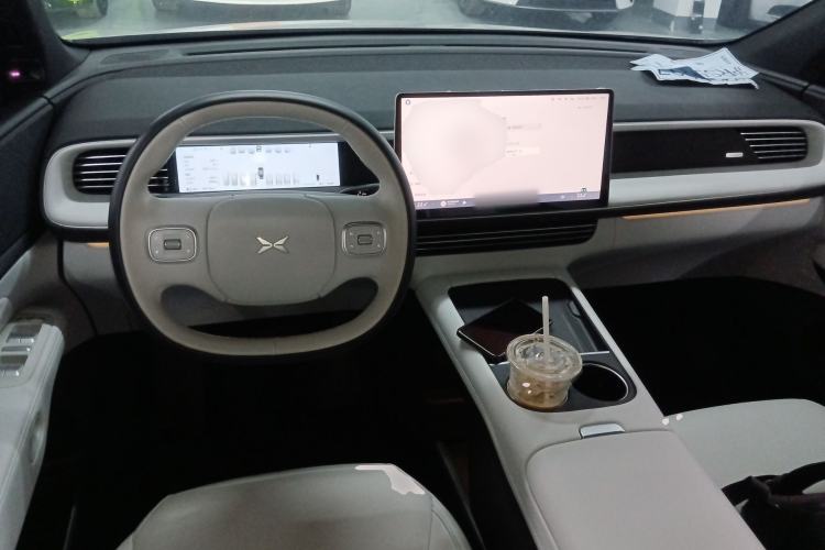 Used XPeng G6 2023 580 Long-Range Max Center Console
