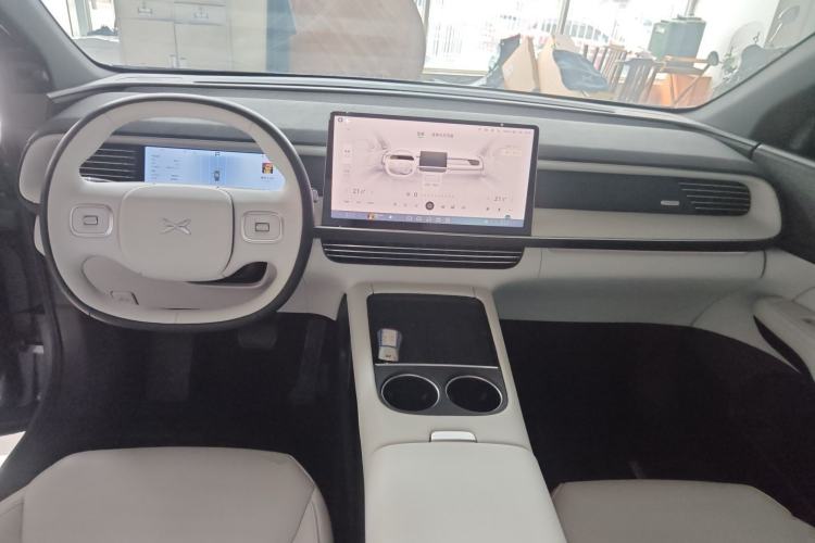 Used XPeng G6 2023 755 Ultra-Long Range Pro Center Console