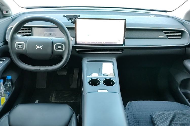 Used XPeng G6 2023 755 Ultra-Long Range Pro Center Console