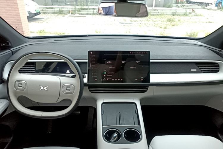 Used XPeng G6 2023 580 Long-Range Pro Center Console