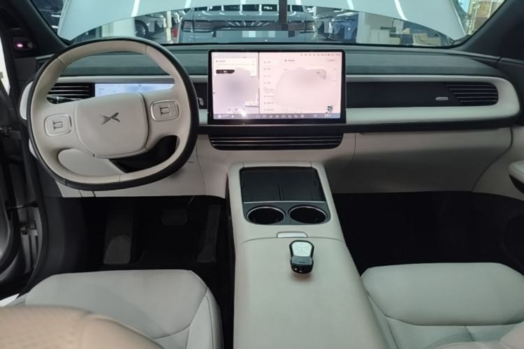 Used XPeng G6 2023 580 Long-Range Max Center Console