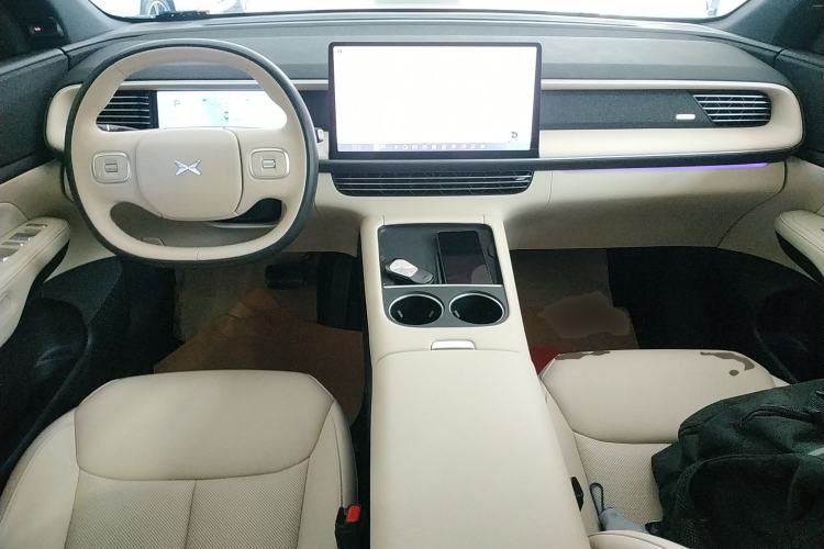 Used XPeng G6 2023 580 Long-Range Max Center Console