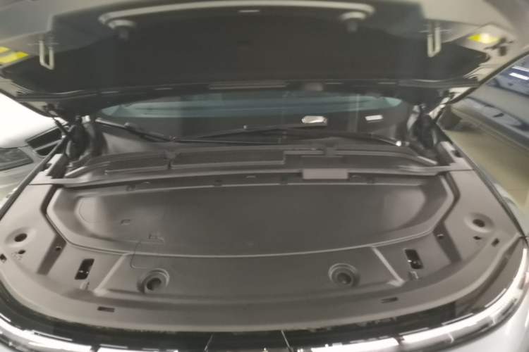 Used XPeng G6 2023 580 Long-Range Pro Engine Bay