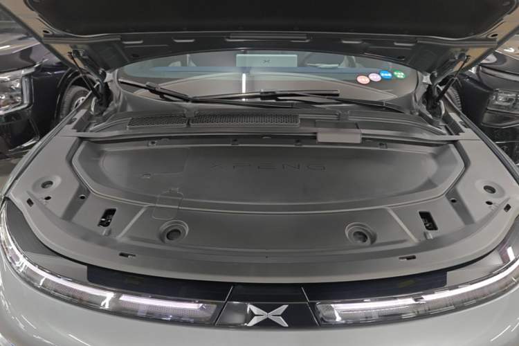 Used XPeng G6 2023 580 Long-Range Pro Engine Bay