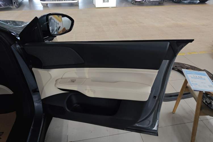 Used XPeng G6 2023 580 Long-Range Max Interior 2