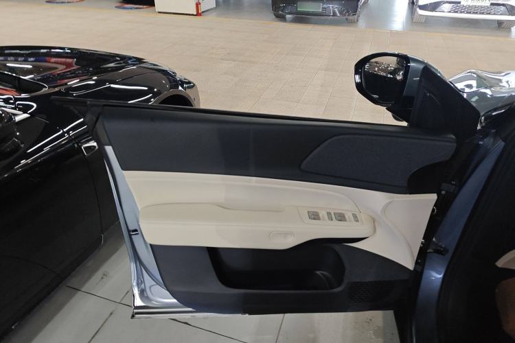 Used XPeng G6 2023 580 Long-Range Max Interior 4