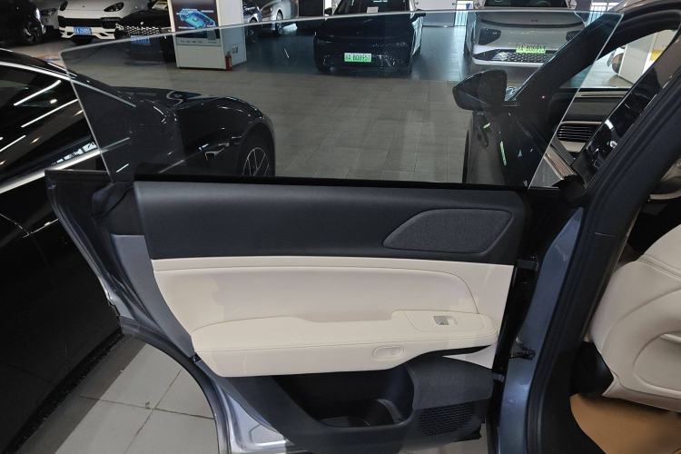 Used XPeng G6 2023 580 Long-Range Max Interior 5