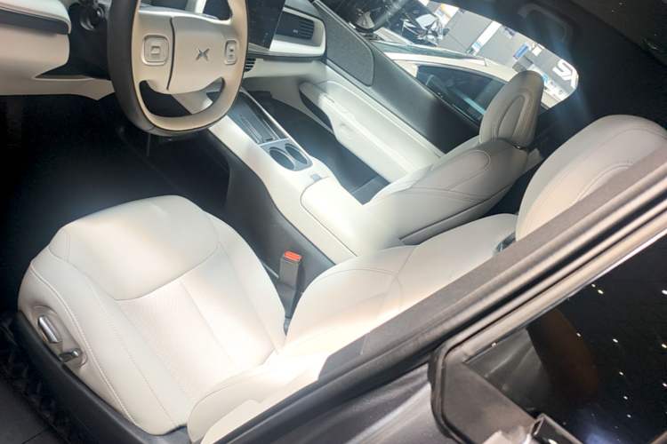 Used XPeng G6 2023 580 Long-Range Pro Left Front Seat