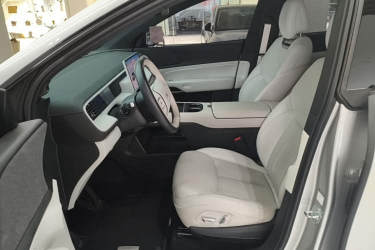 Used XPeng G6 2023 580 Long-Range Max Left Front Seat