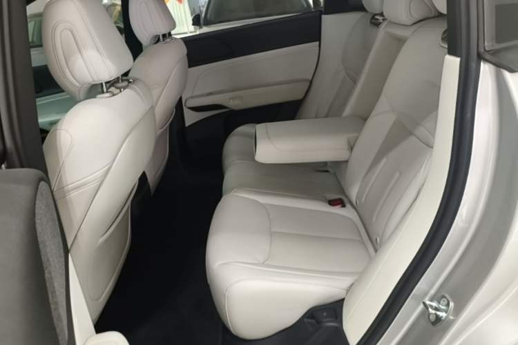 Used XPeng G6 2023 580 Long-Range Max Left Rear Seat
