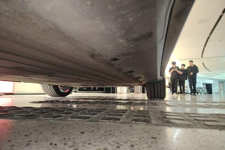 Used XPeng G6 2023 580 Long-Range Max Left Side Sill