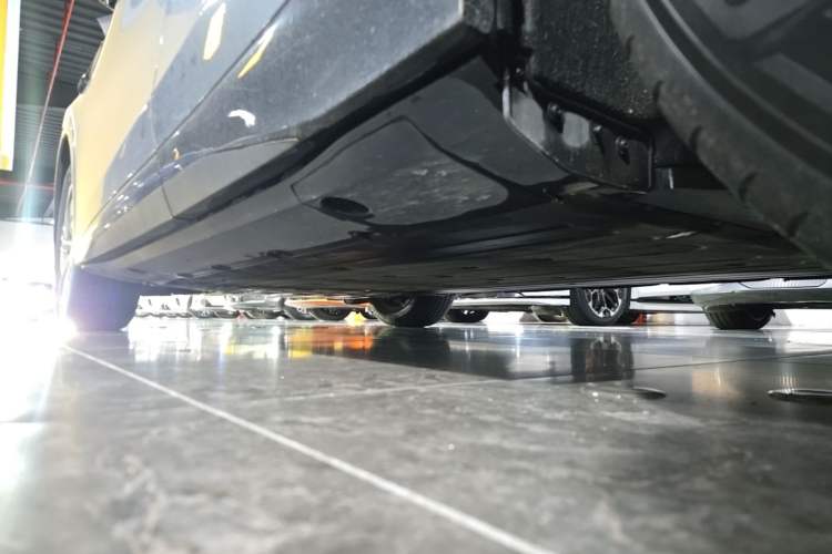 Used XPeng G6 2023 755 Ultra-Long Range Pro Left Side Sill