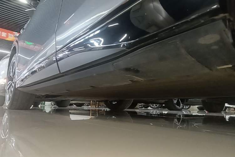 Used XPeng G6 2023 755 Ultra-Long Range Pro Left Side Sill