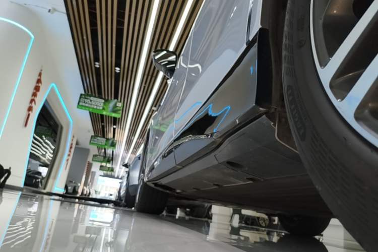Used XPeng G6 2023 580 Long-Range Max Left Side Sill