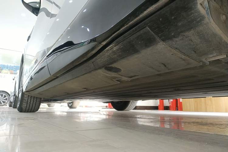 Used XPeng G6 2023 580 Long-Range Max Left Side Sill