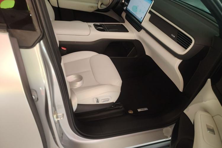 Used XPeng G6 2023 580 Long-Range Max Right Front Seat