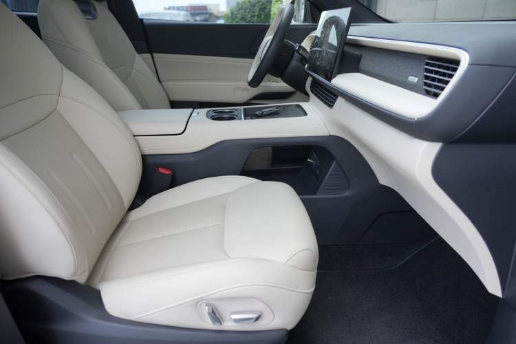Used XPeng G6 2023 580 Long-Range Max Right Front Seat