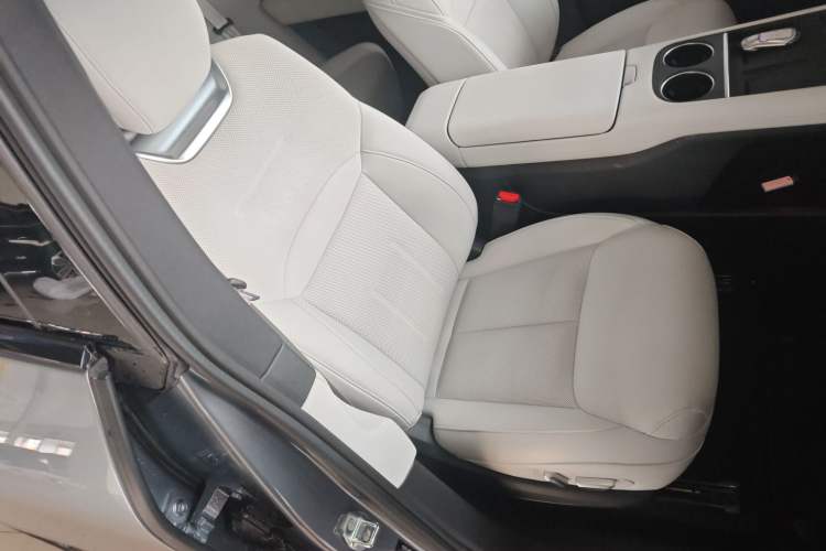 Used XPeng G6 2023 755 Ultra-Long Range Pro Right Front Seat