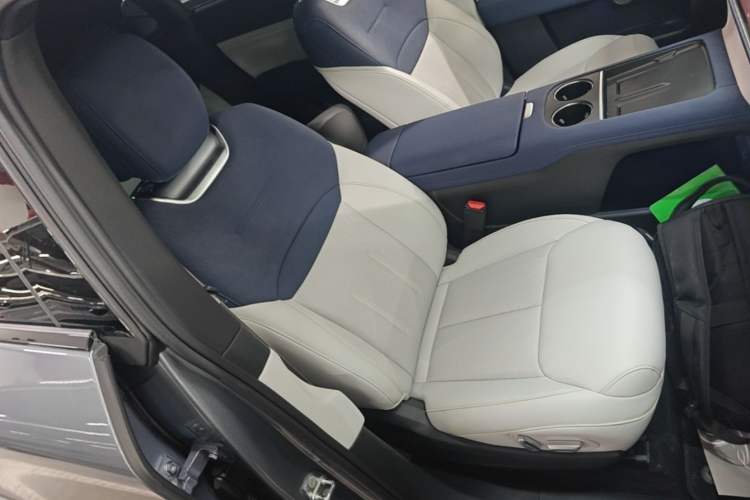 Used XPeng G6 2023 580 Long-Range Pro Right Front Seat