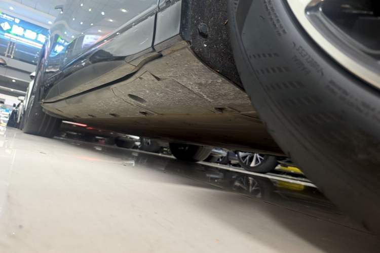 Used XPeng G6 2023 580 Long-Range Pro Right Side Sill
