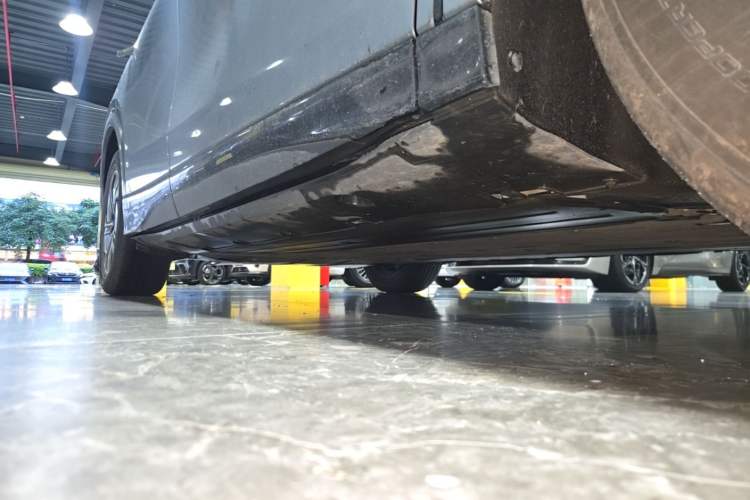 Used XPeng G6 2023 755 Ultra-Long Range Pro Right Side Sill