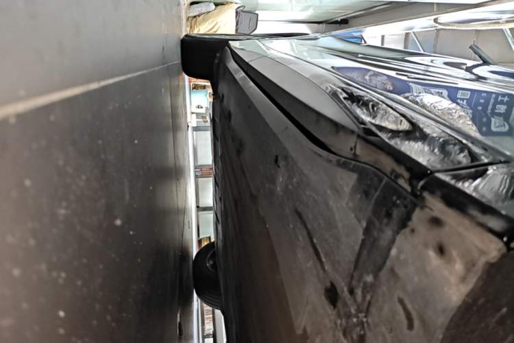 Used XPeng G6 2023 580 Long-Range Max Right Side Sill